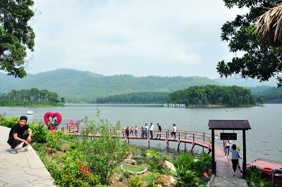 Hồ Yên Trung- Điểm hẹn lãng mạn cho các cặp đôi